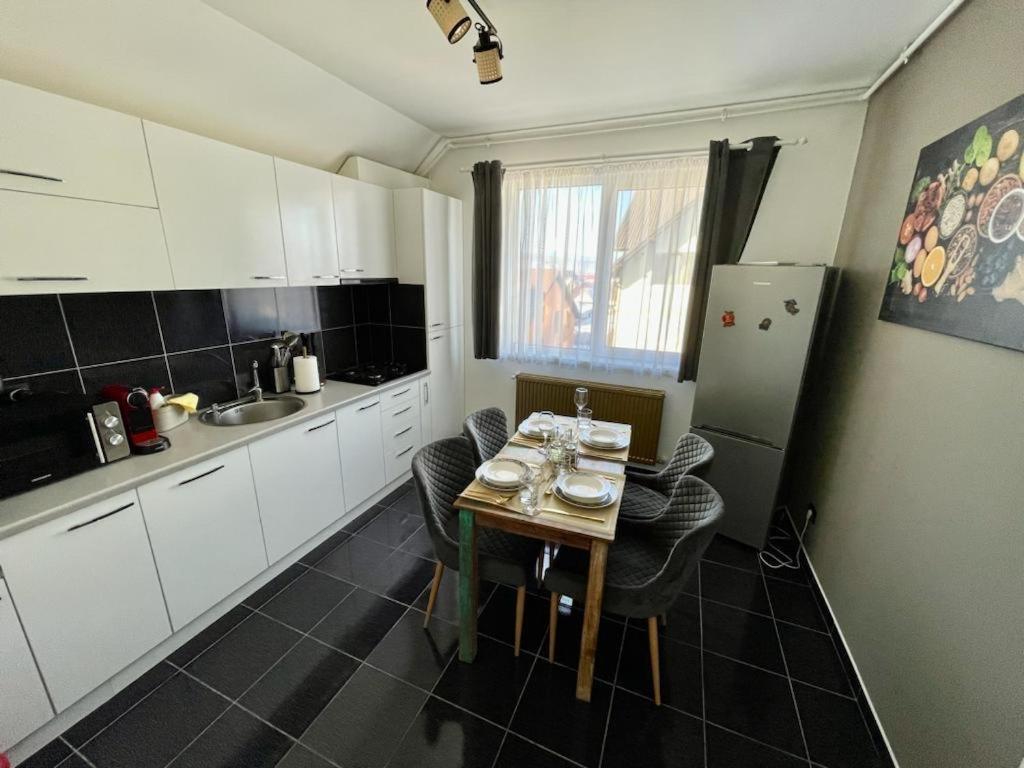 N & G Apartments Rîşnov エクステリア 写真