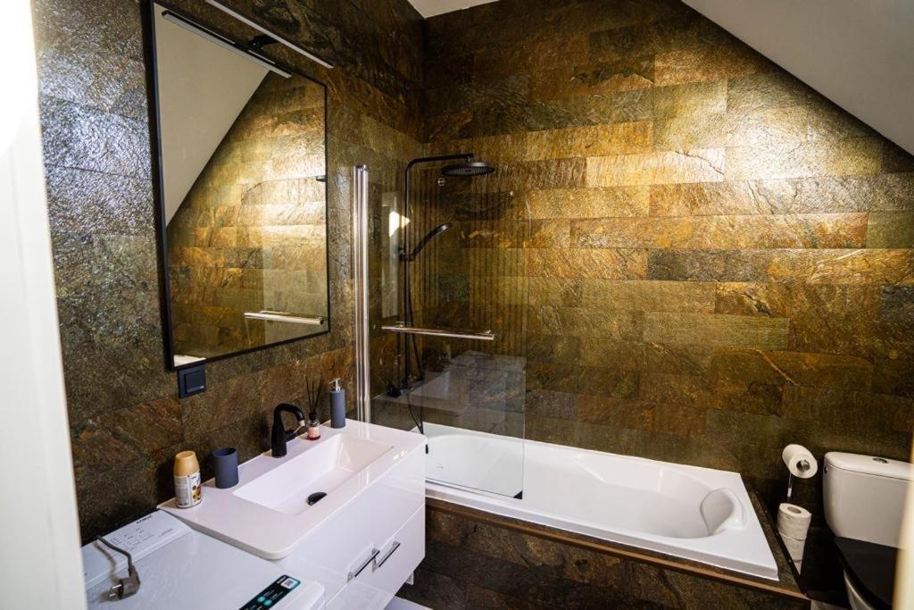 N & G Apartments Rîşnov エクステリア 写真